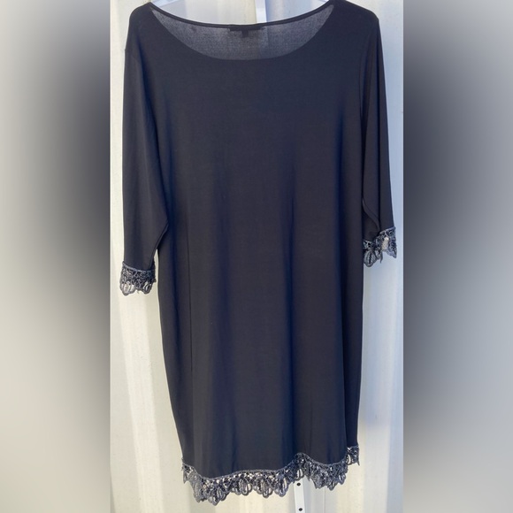 Plus size black mini dress - Picture 3 of 3